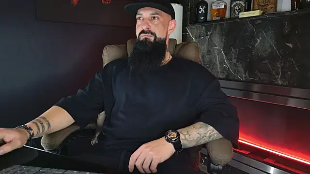 Snapshot of axxelrich_ chatting on November 13, 2025, 4:22 am axxelrich online show from November 13, 2025, 4:22 am