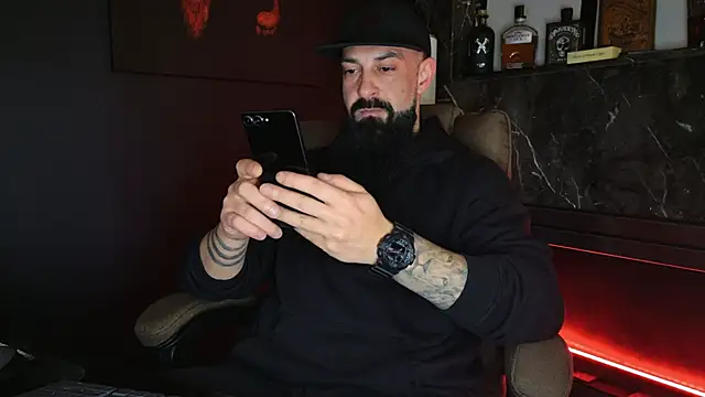 Snapshot of axxelrich_ chatting on November 25, 2025, 4:12 am axxelrich online show from November 25, 2025, 4:12 am