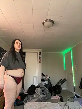 Snapshot of menaceswife chatting on December 1, 2024, 5:13 pm menaceswife online show from December 1, 2024, 5:13 pm