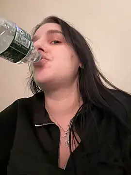 Snapshot of menaceswife chatting on January 17, 2025, 4:15 pm menaceswife online show from January 17, 2025, 4:15 pm