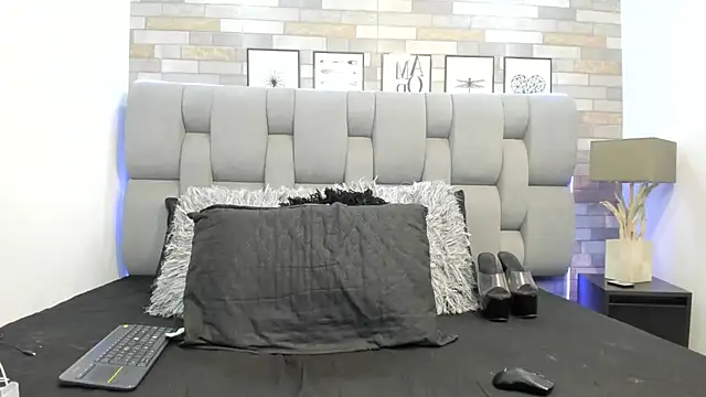 KariinaTaylor online show from March 30, 2026, 5:25 pm