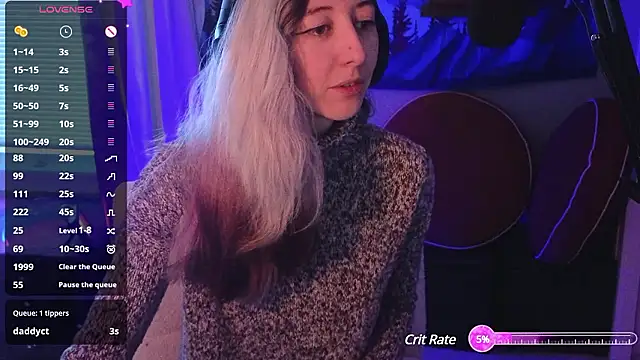 lovelylucyy online show from December 5, 2024, 8:33 pm