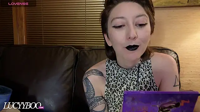 lovelylucyy online show from January 8, 2026, 12:46 am