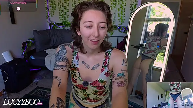 lovelylucyy online show from July 9, 2026, 9:41 pm