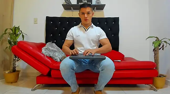 Snapshot of julian_wallace chatting on February 14, 2025, 10:58 pm julian wallace online show from February 14, 2025, 10:58 pm