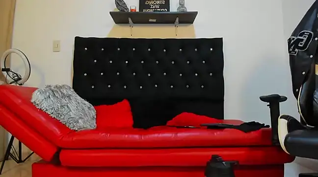 Snapshot of julian_wallace chatting on February 24, 2025, 3:09 pm julian wallace online show from February 24, 2025, 3:09 pm