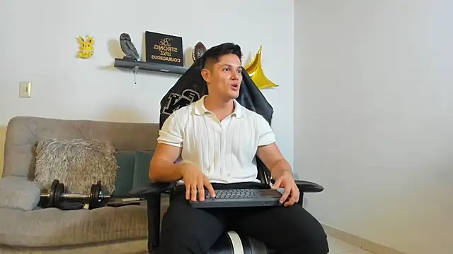 Snapshot of julian_wallace chatting on October 13, 2025, 12:54 am julian wallace online show from October 13, 2025, 12:54 am