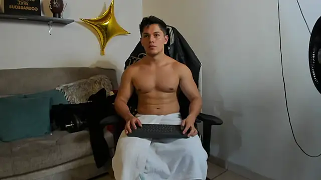 Snapshot of julian_wallace chatting on October 13, 2025, 7:14 pm julian wallace online show from October 13, 2025, 7:14 pm