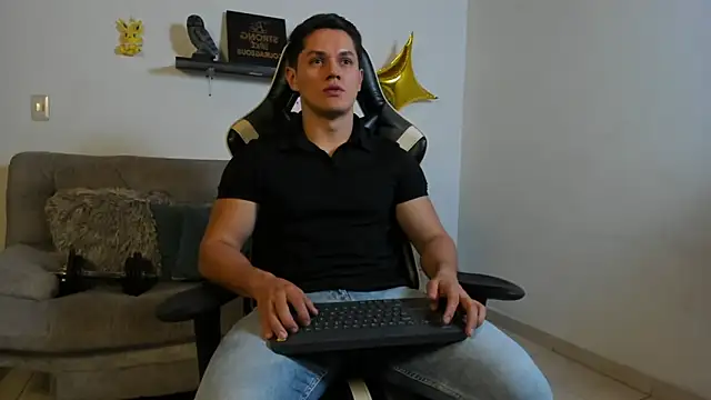 Snapshot of julian_wallace chatting on October 27, 2025, 6:45 pm julian wallace online show from October 27, 2025, 6:45 pm