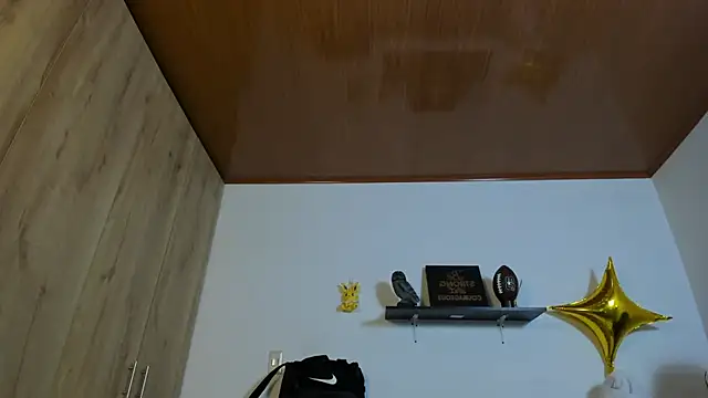 Snapshot of julian_wallace chatting on November 4, 2025, 10:20 pm julian wallace online show from November 4, 2025, 10:20 pm