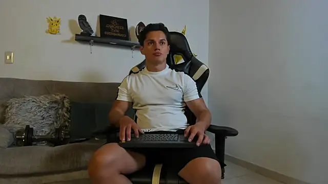 Snapshot of julian_wallace chatting on November 14, 2025, 7:56 pm julian wallace online show from November 14, 2025, 7:56 pm