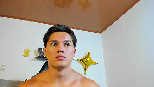 Snapshot of julian_wallace chatting on November 18, 2025, 7:18 pm julian wallace online show from November 18, 2025, 7:18 pm