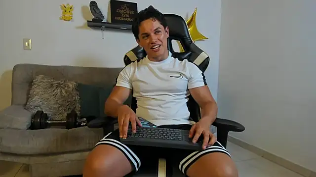 Snapshot of julian_wallace chatting on November 19, 2025, 9:48 pm julian wallace online show from November 19, 2025, 9:48 pm