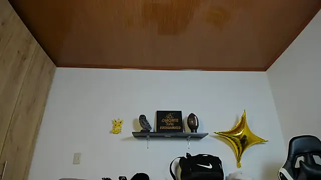 Snapshot of julian_wallace chatting on December 3, 2025, 4:16 pm julian wallace online show from December 3, 2025, 4:16 pm