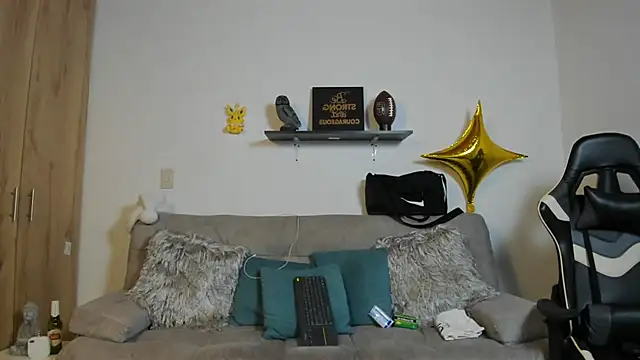 Snapshot of julian_wallace chatting on December 19, 2025, 8:27 pm julian wallace online show from December 19, 2025, 8:27 pm