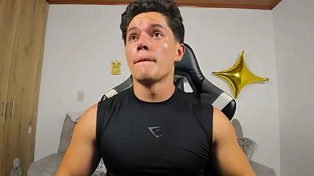 Snapshot of julian_wallace chatting on January 7, 2026, 8:44 pm julian wallace online show from January 7, 2026, 8:44 pm