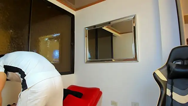 Snapshot of julian_wallace chatting on February 4, 2026, 7:53 pm julian wallace online show from February 4, 2026, 7:53 pm