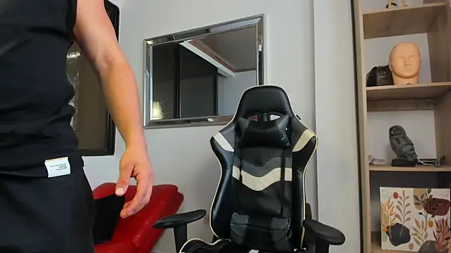 Snapshot of julian_wallace chatting on February 10, 2026, 9:08 pm julian wallace online show from February 10, 2026, 9:08 pm