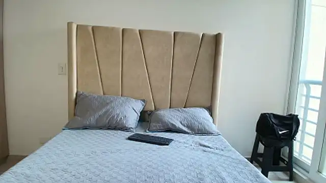 Snapshot of julian_wallace chatting on February 19, 2026, 9:00 pm julian wallace online show from February 19, 2026, 9:00 pm