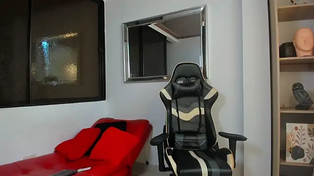 Snapshot of julian_wallace chatting on February 21, 2026, 7:37 pm julian wallace online show from February 21, 2026, 7:37 pm