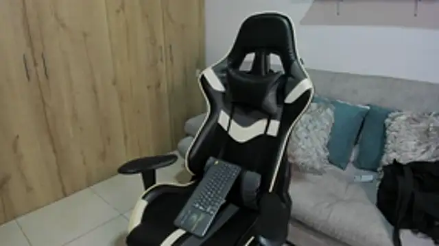 Snapshot of julian_wallace chatting on February 23, 2026, 1:41 pm julian wallace online show from February 23, 2026, 1:41 pm