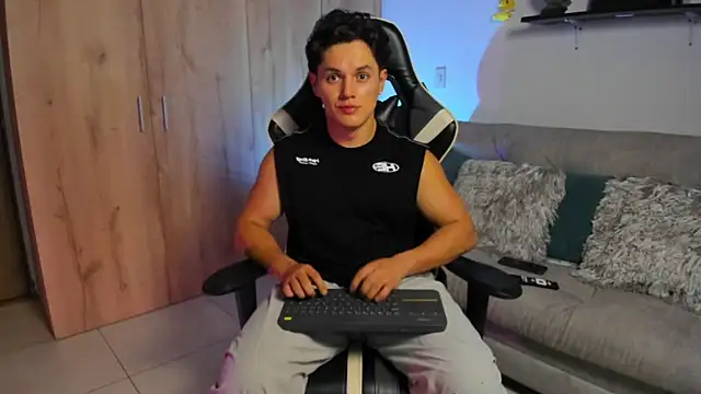 Snapshot of julian_wallace chatting on February 24, 2026, 1:47 am julian wallace online show from February 24, 2026, 1:47 am