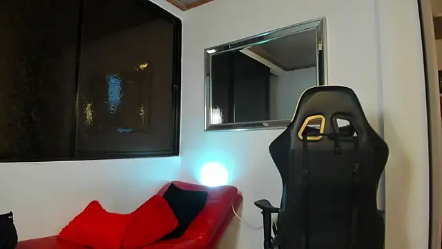 Snapshot of julian_wallace chatting on February 27, 2026, 11:05 pm julian wallace online show from February 27, 2026, 11:05 pm