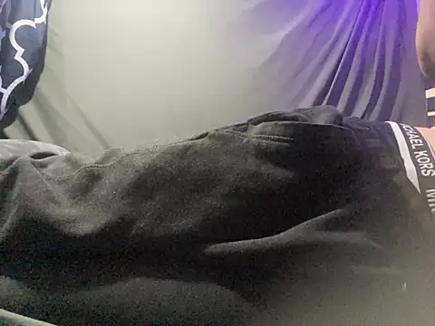 Snapshot of BigMac1596 chatting on October 22, 2025, 12:16 pm BigMac1596 online show from October 22, 2025, 12:16 pm