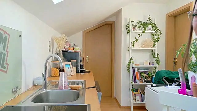 BrownieyQueen online show from March 5, 2025, 7:16 am