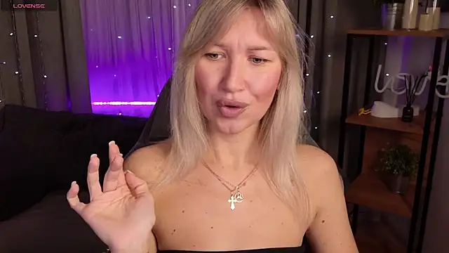 MilaBott online show from October 13, 2025, 8:20 pm