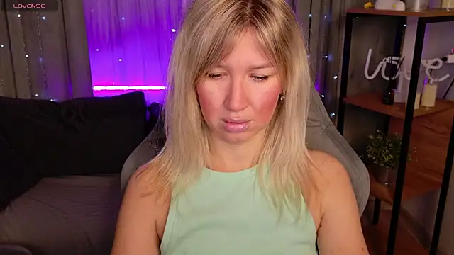 MilaBott online show from November 14, 2025, 8:07 pm