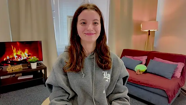 LunaRayy online show from April 21, 2026, 4:23 pm