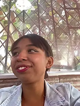 suzanelee online show from December 16, 2024, 2:38 pm