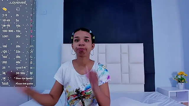 suzanelee online show from December 24, 2024, 10:44 am