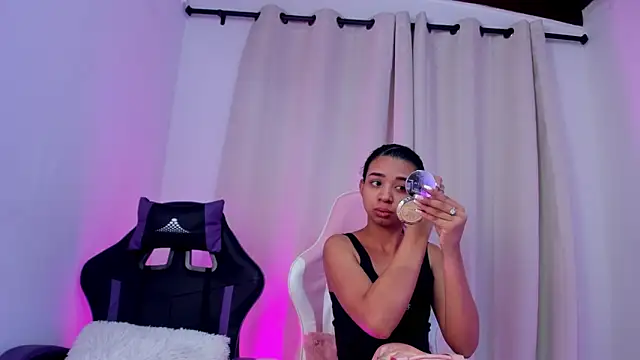 suzanelee online show from January 24, 2025, 11:48 am