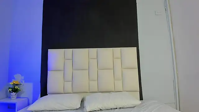 suzanelee online show from March 8, 2025, 11:58 am