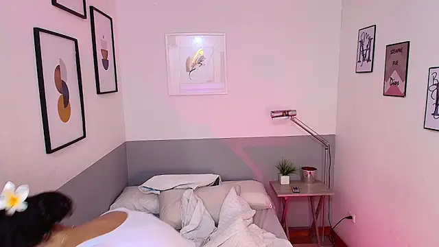 Beautifulskinny18 online show from March 19, 2025, 7:49 pm