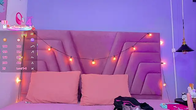 Beautifulskinny18 online show from October 24, 2025, 7:54 pm