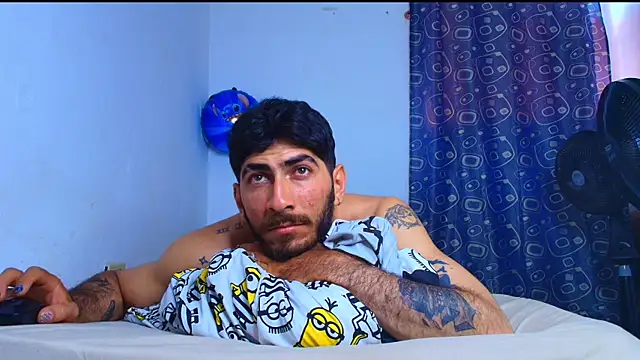 Snapshot of Thomass00 chatting on April 18, 2026, 4:00 pm Thomass00 online show from April 18, 2026, 4:00 pm