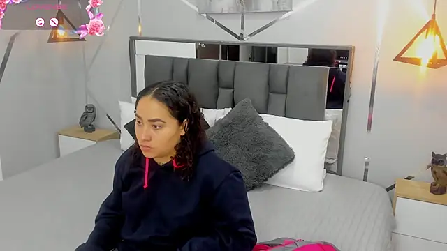 Snapshot of Ayla_martinez chatting on January 28, 2025, 1:29 am Ayla martinez online show from January 28, 2025, 1:29 am