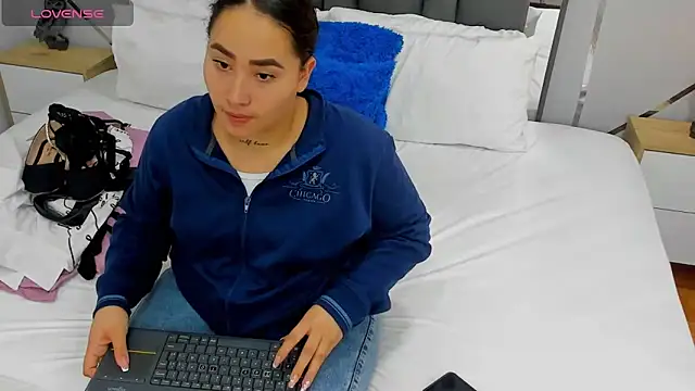 Snapshot of Ayla_martinez chatting on February 5, 2025, 1:58 am Ayla martinez online show from February 5, 2025, 1:58 am