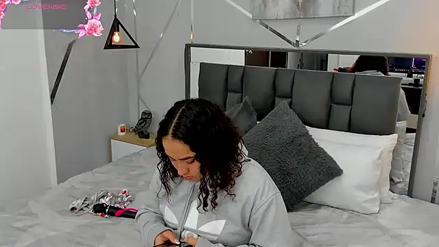 Snapshot of Ayla_martinez chatting on February 28, 2025, 10:28 pm Ayla martinez online show from February 28, 2025, 10:28 pm