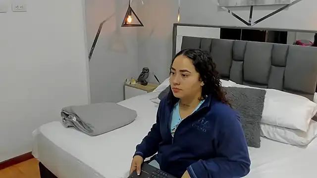Snapshot of Ayla_martinez chatting on March 10, 2025, 1:34 am Ayla martinez online show from March 10, 2025, 1:34 am