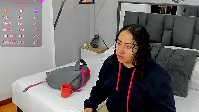 Snapshot of Ayla_martinez chatting on March 11, 2025, 1:37 am Ayla martinez online show from March 11, 2025, 1:37 am
