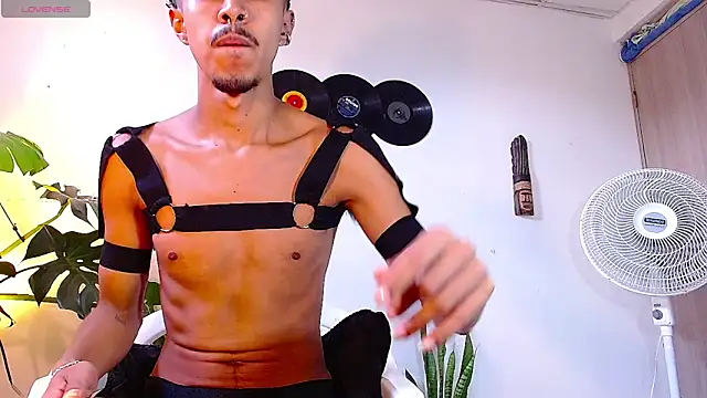 Snapshot of RyanRizzo chatting on December 3, 2024, 3:11 pm RyanRizzo online show from December 3, 2024, 3:11 pm