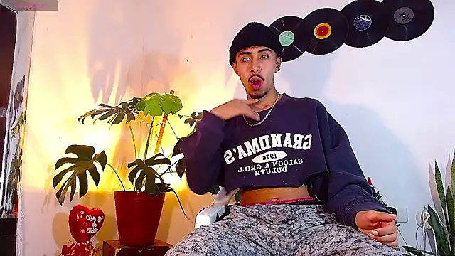 Snapshot of RyanRizzo chatting on December 4, 2024, 7:12 pm RyanRizzo online show from December 4, 2024, 7:12 pm