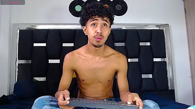 Snapshot of RyanRizzo chatting on February 14, 2025, 2:54 pm RyanRizzo online show from February 14, 2025, 2:54 pm