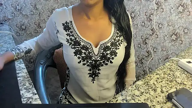 aarjulove online show from February 10, 2025, 6:20 am