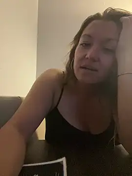 Snapshot of SummerV91 chatting on June 25, 2026, 6:18 am SummerV91 online show from June 25, 2026, 6:18 am