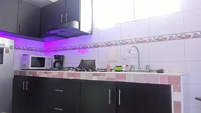 Emma-evans online show from November 20, 2025, 2:17 pm